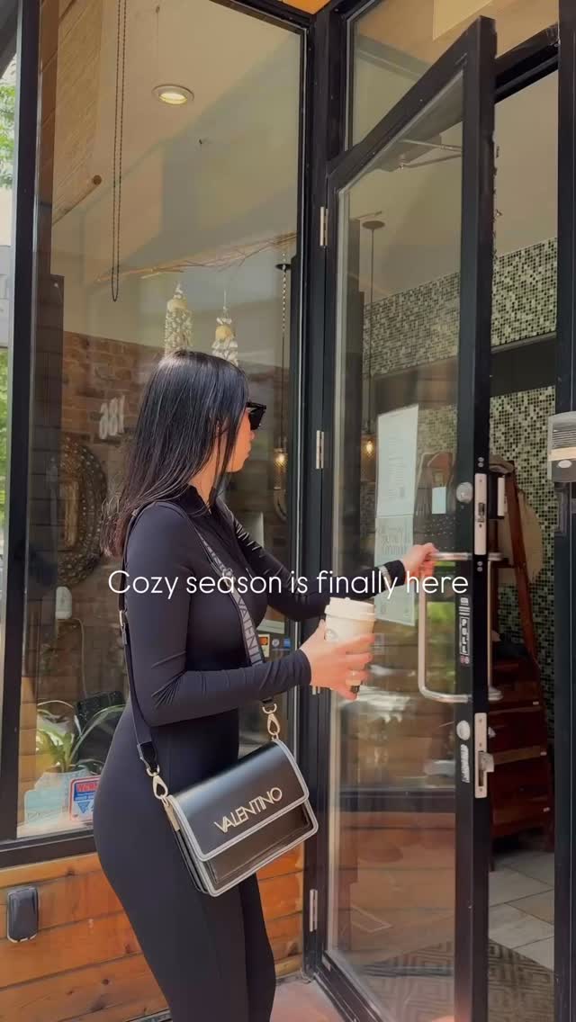 Herbal tea, warm blankets, steam room sessions, calming facials and body treatments - Laya has everything you need to transition into winter smoothly ❄️