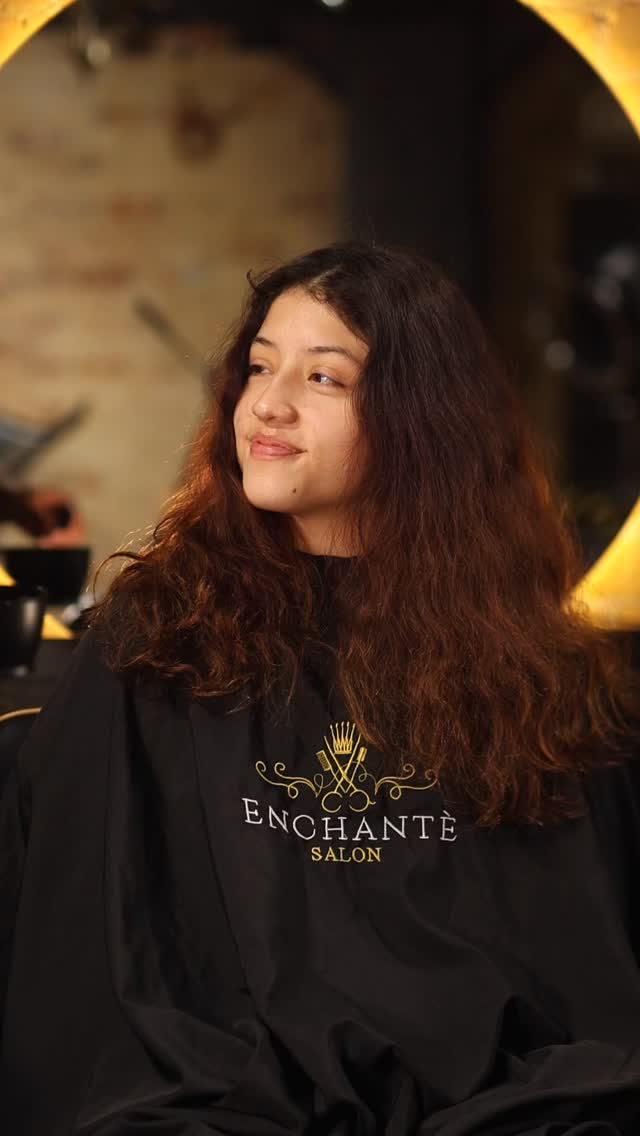 Soft highlights. Natural texture. Powerful energy ✨
We refreshed her look while preserving her natural movement effortless and confident.
Final spots available for Dec 24 & Dec 31.
📍 1 Anzac Avenue, Auckland CBD
🌐 www.enchante.co.nz
| 📞 09 949 0435
#enchantesalon #enchanteauckland #aucklandhair #highlightauckland #hairtransformation #naturallook #endofyearglow #aucklandbeauty #nzbeauty #beautyexperience #premiumcare #hairandmakeupnz #booknow