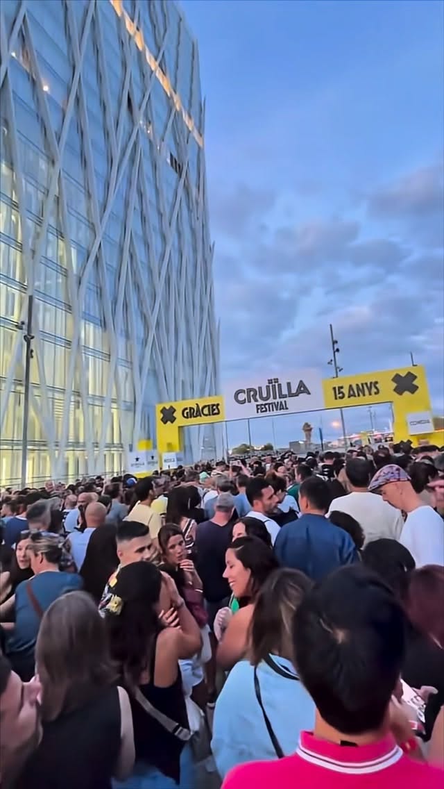 La forma en que celebramos sí importa. 🍻🥂
En ALMAR Profundo, cada elección fue consciente,
desde el arte hasta la manera de brindar.
Contar con vasos reutilizables fue una forma más de alinear la celebración con el respeto que sentimos por el mar y la vida que lo habita.
Gracias a ENCORE por acompañarnos y apoyar este encuentro por los Océanos. 🐋🐠🐬🐙🩵🪸🌊
#territorioalmar #cuidadodelplaneta #eventos