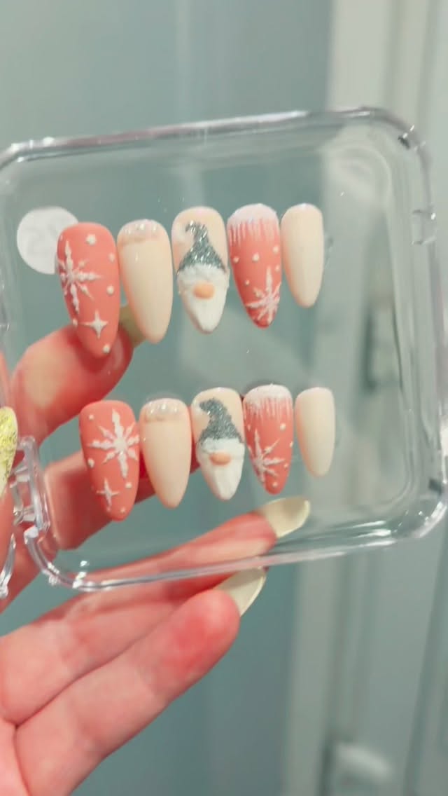 The cutest set ever 😍 Hand painted Custom Pink Christmas Gonk in size extra small. These were our first online order and are actually too cute for words get in touch if you’d like a custom set of Christmas nails #nailsnailsnails #nails #nailart #christmasnails #handpaintednails #gnome #christmas