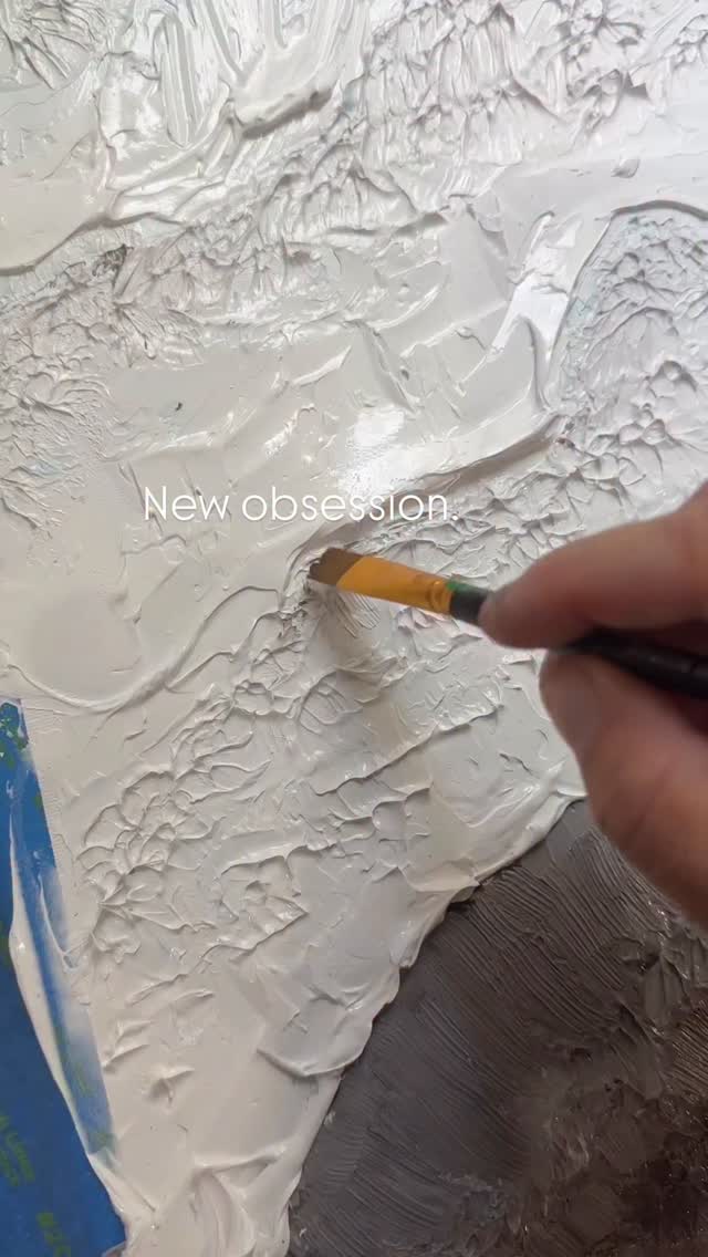 Guess what everyone is getting for Christmas? 😆 every artists needs another form of art. I’m all about painting these days - and texture painting is my favorite. #neutrals #neutralaesthetic #artist #painter #sandiegophotographer