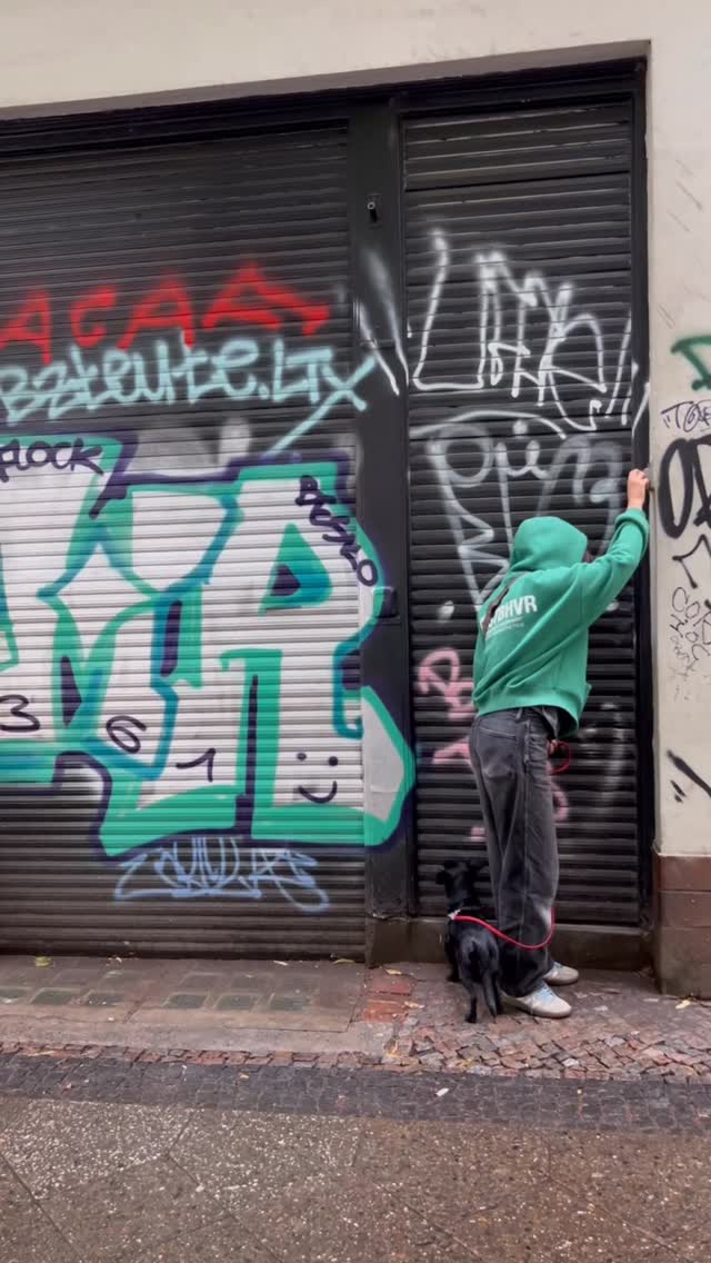 I feel like I only showed 1% of what actually happens in a day when I open the shop, but let’s call it a little resume :)
And thanks to Colette I’m forced to add some walks and fresh air into my day, something that was definitely missing before having her!!
#smallbusinessownerlife #berlinvintageshop #vintagefurnitureforsale #piecebleue