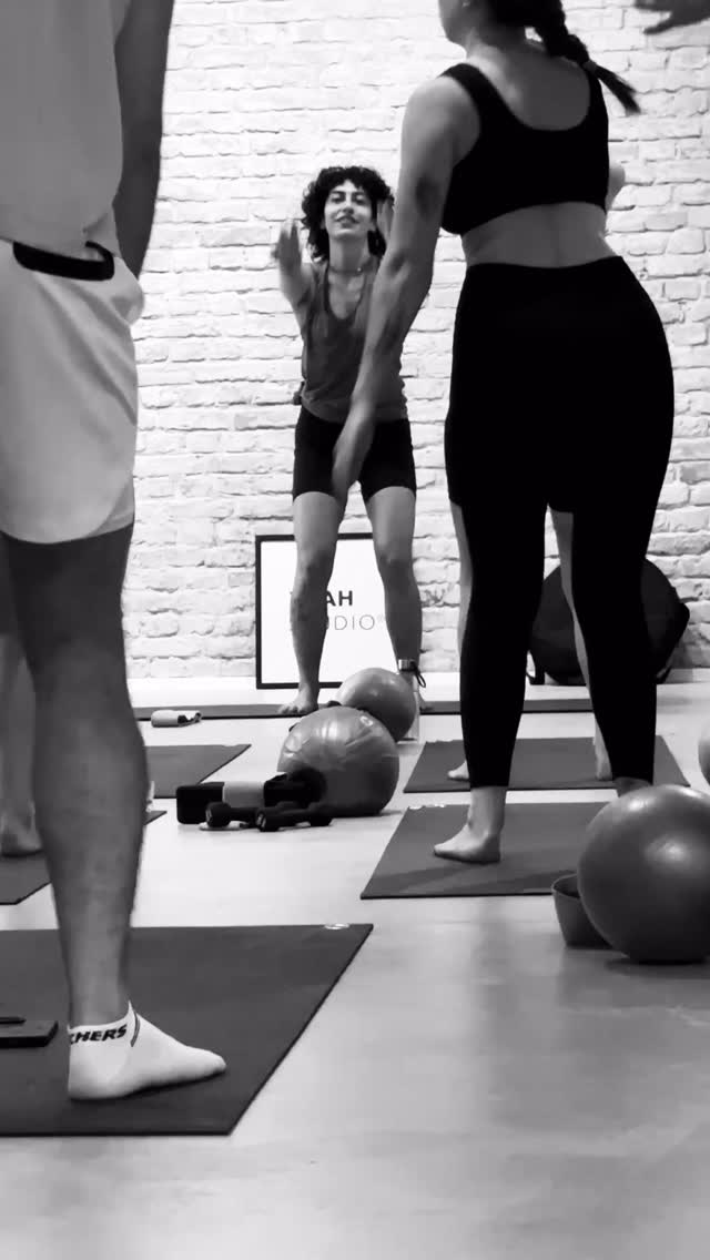 Our Pilates Teacher Training isn’t just about mastering precise pilates movement. It’s also about helping you find your unique teaching voice, develop confident presentation skills, and step into the role of an inspiring, empowering instructor. We support your shine and glow. YEAH! Next training starts in march 2026! Are you in? #pilates #pilatesinstructor #pilateslovers❤️❤️❤️