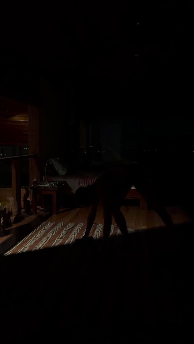 A travel workout doesn’t have to be complicated nor long.
Done is done over here ✅
- pushups
- tricep kickback
- flutter kicks with dumbbell press or pec fly
Xo
-Macklen