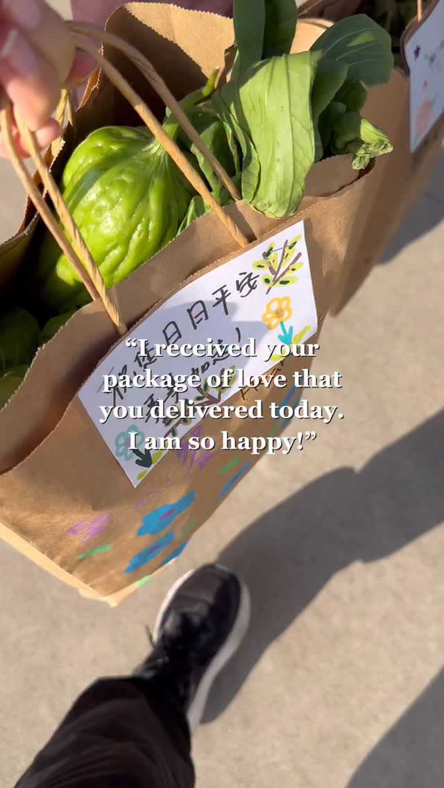This voicemail has lived in our phone since 2020. On the hardest days, we listen to it and remember why we keep going.
Love has always been at the center of what we do and it lives in every meal, every handwritten note, every hand-illustrated bag, every knock on a door. Every. Single. Detail. And it reaches our Elders each week because of you.
Watching their faces light up when they receive their care packages, hearing them say they’ve never experienced anything quite like this…this is what we strive for every single day behind the scenes at Heart of Dinner. For a community that’s been historically overlooked, we’re not just addressing food insecurity, but the profound loneliness that so often accompanies it.
From those first meals cooked and love notes penned in our apartment to now nourishing over 800 Elders weekly across NYC, your support since day one has made every bit of this growth possible.
Thank you for helping us show our Elders that they’re deeply loved and seen, year after year. Week after week.
Link in bio to help us continue showing up. 💛
🏠 To our friends, volunteers, partners, donors, and team members featured in these moments from nearly 6 years of Heart of Dinner— you make this love real every week. In order of appearance! @eunicehbyun @materialkitchen @lolerrr_san @chloetsakiris @olo_skiptheline @david_zizou @yoona.hur @annielunyc @crystal.pi @winnieeliang 💛
🎙️ Thank you @susannayoon for translating from Chinese to English 🙏
🎥📸 Thank you to all our incredible volunteers and partners over the years for contributing the photos and videos seen in this reel ❤️