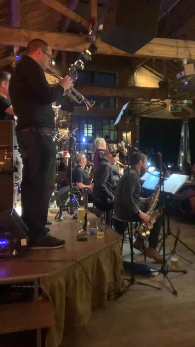 Minus 10 points if you are a #swingdancer and can’t identify this tune lol #jamboree #free #livemusic #london