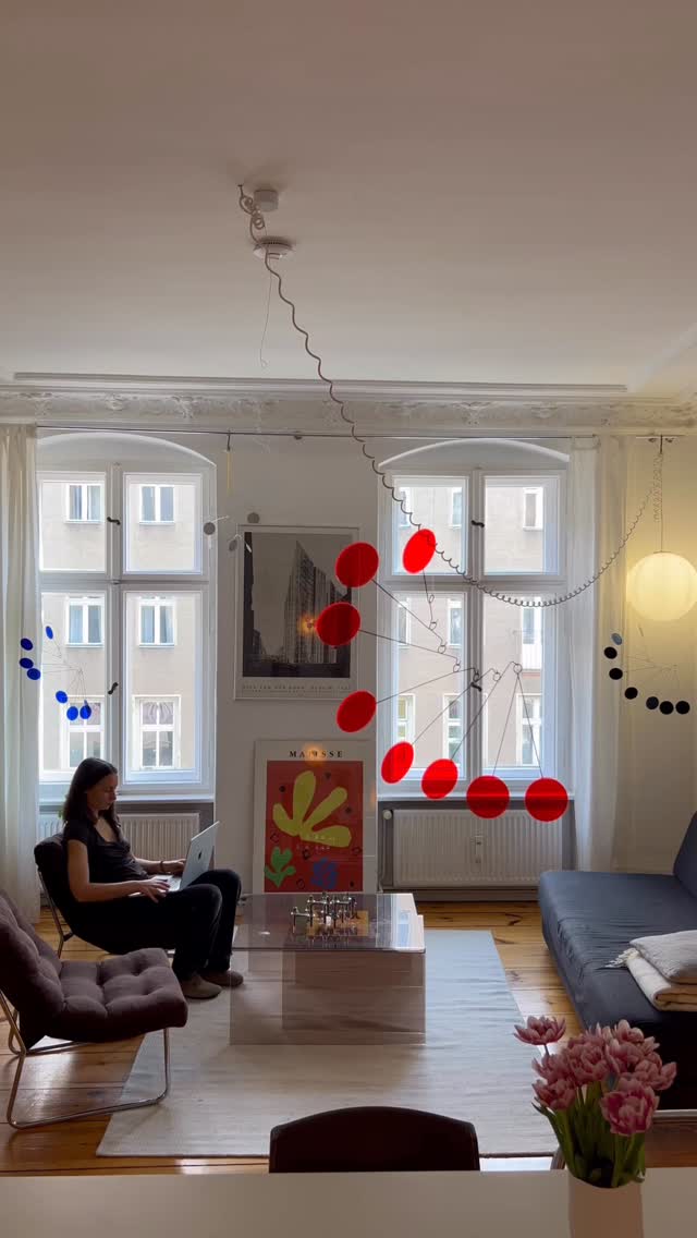 Gift season is starting again!
And if you’re looking for the perfect present for any interior designer (or design lover):
The mobile by Piece bleue.
Designed & handmade in Berlin, available in three different colors.
Link in Bio!