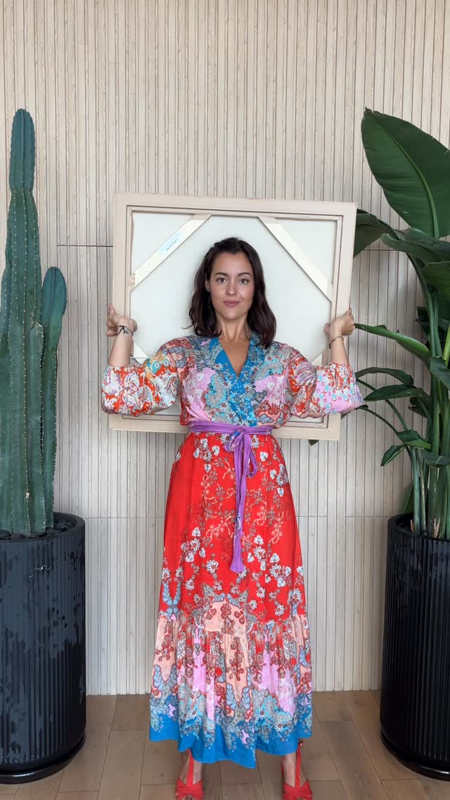 Nuqta (النقطة), le Point originel : en arabe et en soufisme, il est la source invisible d’où jaillit toute création.✨
This work is a dialogue between two worlds I love: the clean lines of Bauhaus and the rich harmony of Arab art.
Follow me to discover the details 👀
#bauhaus #arabart #contemporaryart #modernabstraction #geometricart #artcollector #artinspiration #artcurator #artoftheday