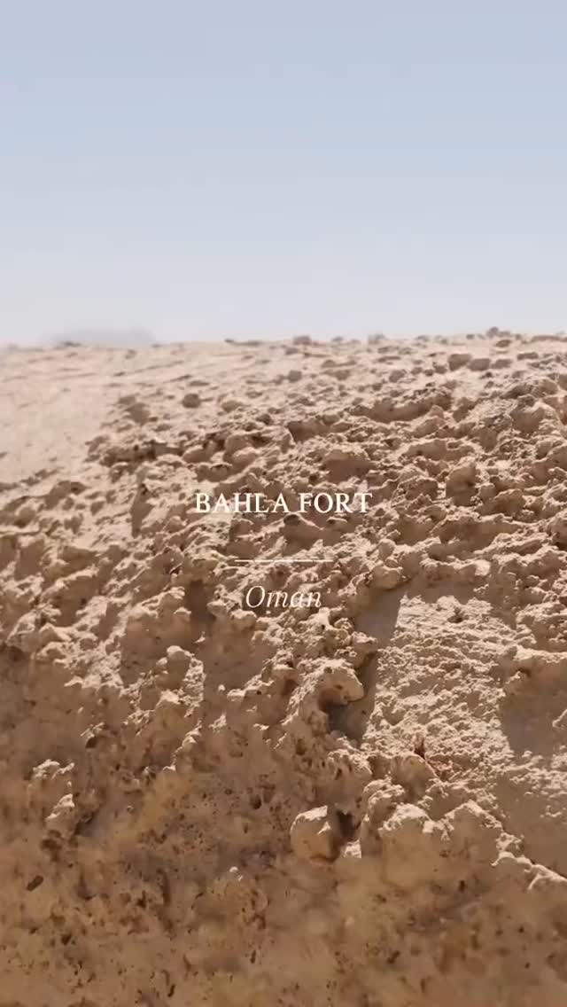 Bahla Fort stands as one of Oman’s most remarkable historical landmarks, surrounded by ancient walls and centuries of stories. A UNESCO World Heritage Site that reflects the strength, culture, and timeless spirit of Oman. 🏰✨
El Fuerte de Bahla se erige como uno de los monumentos históricos más importantes de Omán, rodeado de murallas antiguas y siglos de historia. Patrimonio Mundial de la UNESCO que refleja la fortaleza, la cultura y el espíritu eterno de Omán. 🏰✨
#BahlaFort #UNESCOWorldHeritage #Oman #VisitOman #OmanTravel #OmanHeritage #HistoricSites #MiddleEastTravel #CulturalTravel #TravelInspiration #Omán #Viajes #Turismo
