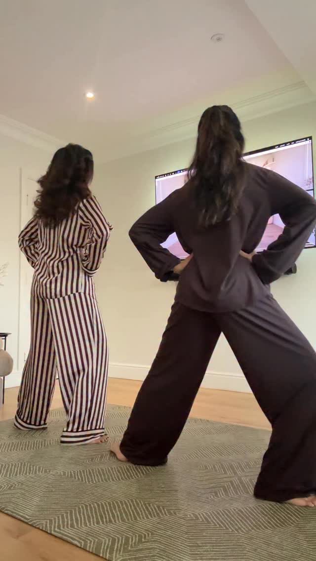 Our first ever live challenge in the app starts tomorrow- the cosy PJ Pilates challenge👇
The goal: Not about pushing harder, it’s about showing up softly.
✨ Why I created this challenge:
• To keep your body moving without pressure
• To stay consistent with even 10–15 minutes
• To avoid the January “shock to the system”
• To remind you that movement can feel cosy & supportive
• To do this together, not alone
🧦 What to expect:
• 6 LIVE classes
• All under 20 minutes
• Pyjamas very welcome
• From the comfort of your own home
• Classes recorded directly in the app
• Yes… we’re moving on Christmas Eve 🎄
If December usually pulls you away from movement, this is your gentle anchor. No guilt. No extremes. Just you, me, and a little Pilates magic this season!
Who’s joining me? ✨
#pilatesonline #pilateschallenge #onlinepilates #pjpilates