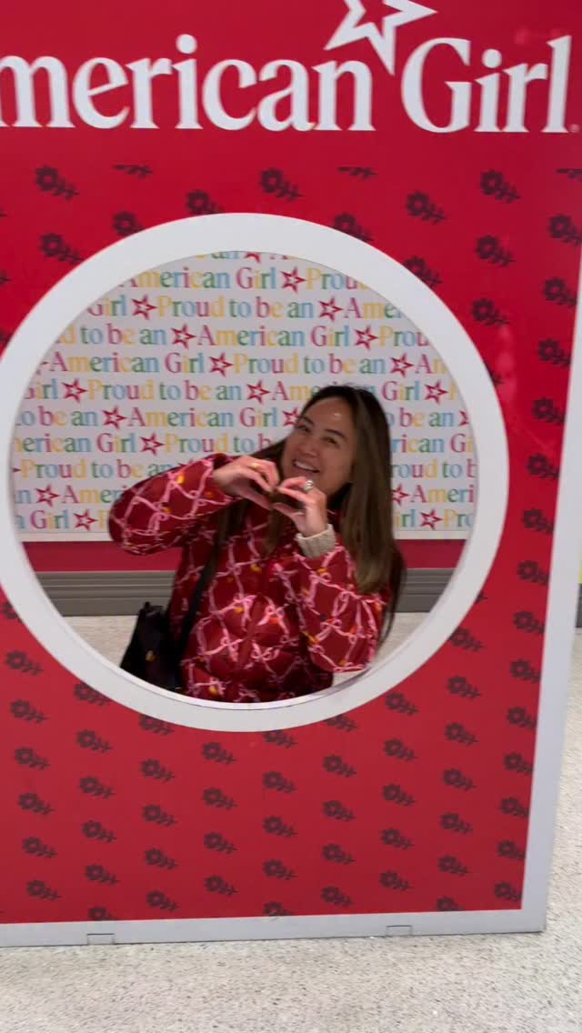 48 hours in NYC 🍎
Lived out Home Alone at The Plaza, did the Rockefeller sparkle moment, Jellycat Diner Experience, revisited millennial trauma at American Girl, curated custom bracelets, and ate all the things: chocolate, matcha, pizza, bagels, Italian food, coffee, ice cream… we did it all!
The perfect little city escape to kick off the holidays ✨
🩷 @katmassetti, your Northern Virginia real estate professional concierge