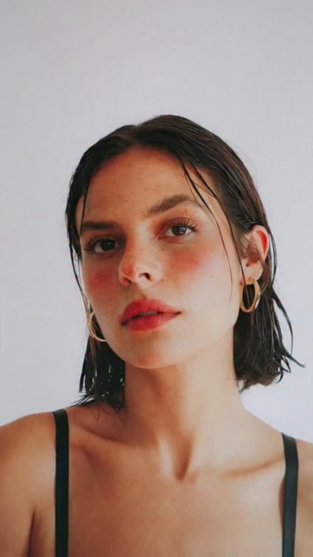 Come to Bonaverte. Where elegance grows.
Discover Bonaverte — handcrafted natural-trunk bonsai trees and luxury decorative planters designed to elevate any interior. Each piece combines nature, art, and timeless craftsmanship to transform your space with elegance.
Bonaverte’yi keşfedin — el işçiliği doğal gövdeli bonsailar ve her mekânı yükselten lüks dekoratif saksılar. Her ürün; doğayı, sanatı ve zamansız ustalığı bir araya getirerek yaşam alanınıza zarafet katar.