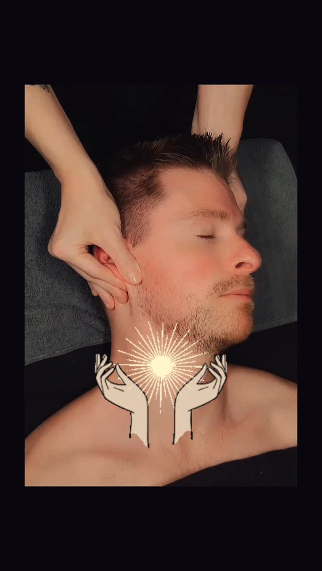 Your face holds more tension than you think.
Every expression, every stress response, every moment you clench your jaw or furrow your brow leaves an imprint in the tissues, muscles, and energetic pathways of the face and head.
Facial reflexology and face/head massage work on these deeper layers—far beyond surface relaxation.
✨ Energy Blockages
When we’re stressed, our facial muscles tighten and the flow of circulation, lymph, and energetic pathways becomes restricted. This can show up as headaches, jaw tension, puffiness, dull skin, mental fatigue, and even disrupted sleep. Facial reflexology helps clear these blockages by stimulating specific reflex points that connect to the body’s internal systems. Think of it as opening the “valves” that allow your body to reset, release, and rebalance.
✨ Muscle + Fascia Release
The face has over 40 tiny muscles that store tension quietly. Gentle, intentional massage softens these tight zones, loosens the fascia, boosts blood flow, and encourages your nervous system to shift from stress mode into deep calm.
✨ Nervous System Reset
Your face and scalp are full of nerve endings. When they’re stimulated in the right way, it sends signals of safety to the brain. This lowers stress hormones, calms anxiety, supports better sleep, and creates that “melting” feeling people describe after a good head or face massage.
✨ Circulation & Glow
When circulation improves, so does skin health. Clients often notice brighter skin, softer features, fewer headaches, improved sinus drainage, and a sense of mental clarity.
✨ Emotional Release
We carry so many unspoken emotions in the face—tension in the jaw, stress in the temples, worry in the forehead. Releasing these areas can feel like letting go of weight you didn’t even realize you were holding.
Facial reflexology and head massage aren’t just pampering. They are powerful tools to clear stagnation, support whole-body balance, and allow your energy to flow the way it’s meant to.
When the face relaxes, the whole body follows. And when your energy moves freely again, everything—from your skin to your mood—begins to shift.
Online Booking www.activeauraspa.ca