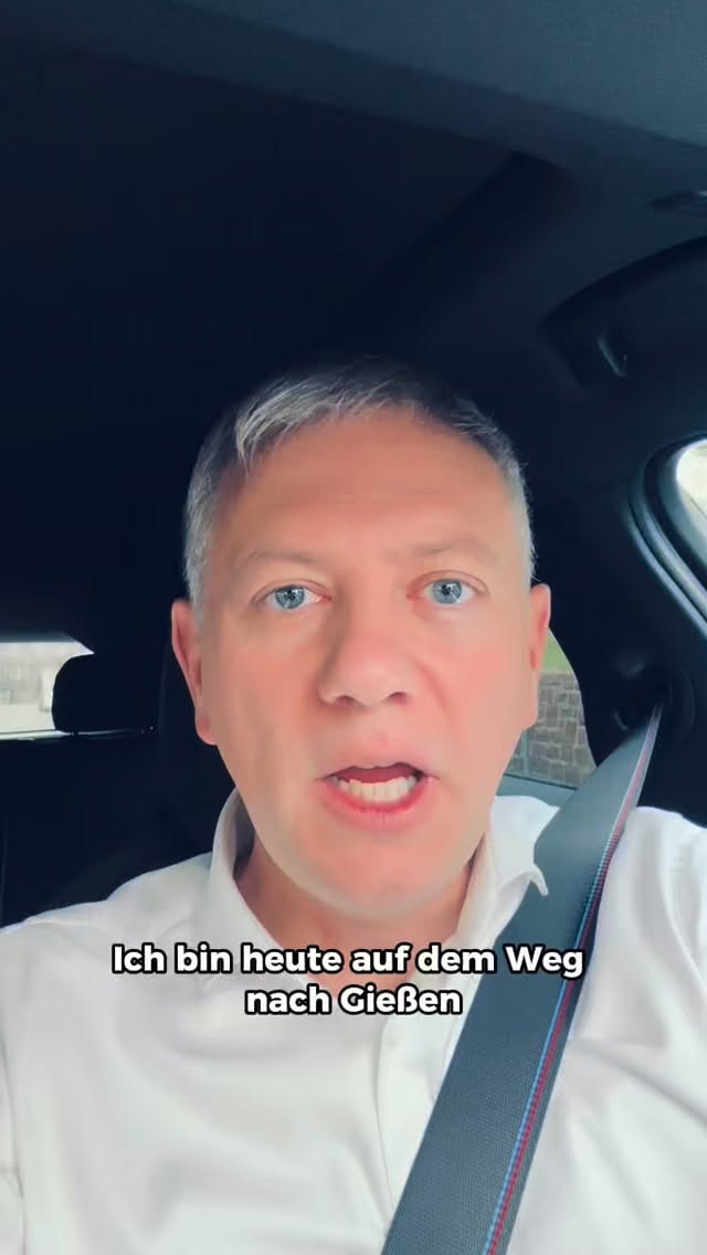 Die AfD versammelt sich in #Gießen zur Gründung ihrer neuen Jugendorganisation. Ihre Inhalte sind falsch und gefährlich, doch die Versammlungsfreiheit ist ein hohes Gut. Das gilt auch für die Menschen, die sich versammelt haben, um zu demonstrieren. Gewalt ist jedoch nie ein legitimes Mittel der Auseinandersetzung.