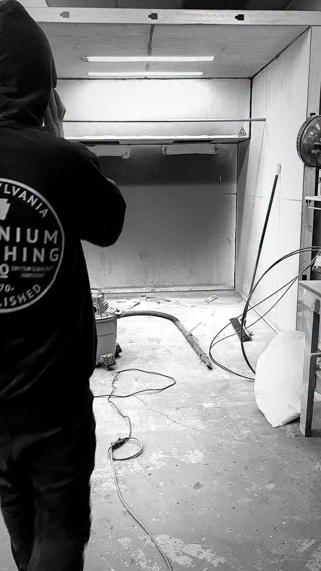 Booth cleaning dayyy
#palmerspowders
#prismaticpowders
#coatingsbycoates #lumaiii #hightempmaskingsupply #custompowdercoating