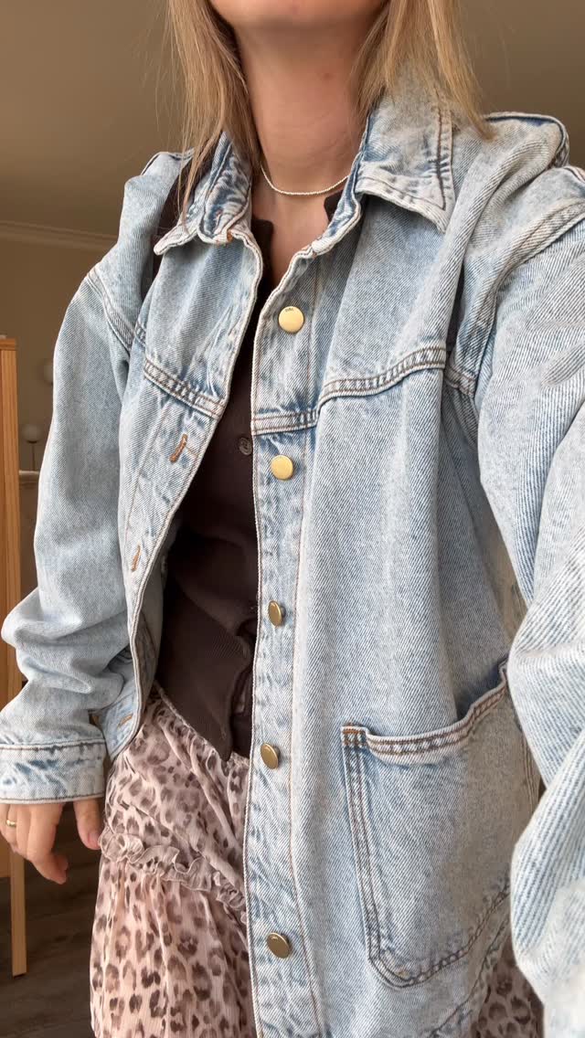 🤎 Outfit-Inspo mit braunen Stiefeln
Ich liebe diese Übergangslooks…
mein liebster Mix aus cozy & chic.
Welches Outfit soll ich als Nächstes stylen? 🤎
#OutfitInspo #BrownBoots #AutumnStyle #HerbstLook #WinterOutfits CozyChic StyleInspo FashionReels NeutralOutfits ModernWomenStyle ColourAndStyle Coaching