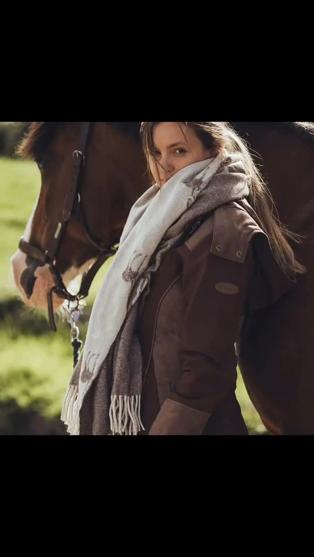 A few pieces from Welligogs for that special gift this winter.
~Alaskan Wool Scarf
~Evelyn Wool Coat
~Leather Gloves
~Phoebe Frill Shirt
~Beth Suede Boots
~Wax Cap
~Newsboy Cap
#welligogs #wool #distinctlybritish #country #cotswolds