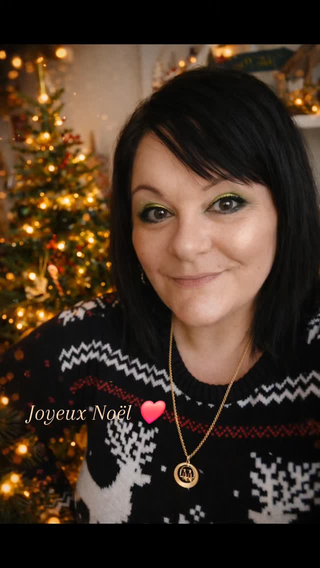 Joyeux Noël à toutes et tous <3
J' espère que votre cœur sera rempli de joie.
Merci pour votre confiance et vos partages tout au long de l’année.
Prenez soin de vous ✨🎄
Chantal
#JoyeusesFêtes #Noël #Lumière #Douceur #Gratitude ChantalVitalis