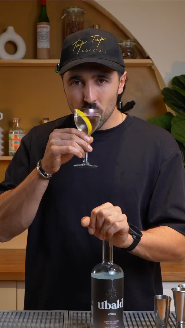 Aujourd’hui c’est Les mythes et réalité du Martini avec Ubald 🍸
#recettecocktail #mixologie #taptapcocktail
