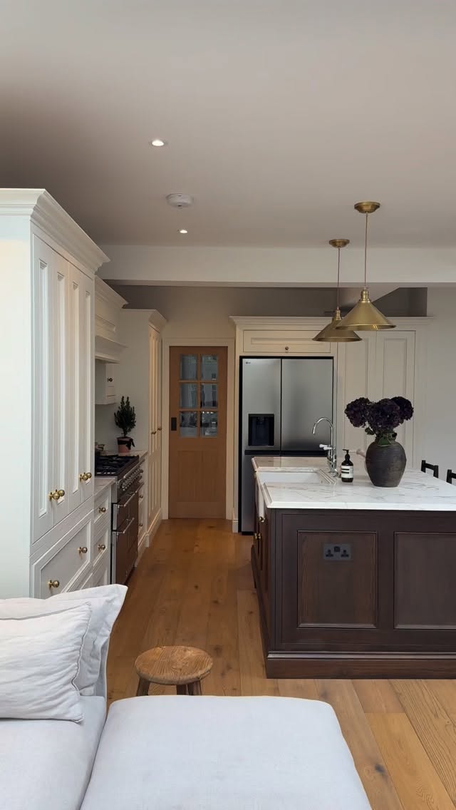 New project with a hint of festive sparkle ✨
We had the pleasure of visiting @byjennaserena and her stunning new @rockwood_kitchens transformation featuring our Arabescato Roma Quartz. This stone has been one of our bestsellers this year, and we can see why.
You can still get up to 20% off selected stones this festive season, contact us this week to make use of this final 2025 offer!
#kitchenworktops #quartz #thestonecompany