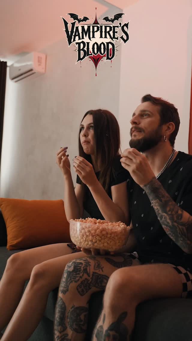 Primele șase luni după ce ți-ai făcut un tatuaj sunt cele mai importante!
Atenția pe care o acorzi acum înseamnă calitatea tatuajului tău pe termen lung.
După salon, vine cel mai important pas: folia.
Se ține atât cât recomandă artistul.
Ideal este să folosești folie specială – lasă pielea să respire și grăbește vindecarea.
Procesul de vindecare are trei etape:
Eliminarea limfei – aproximativ o săptămână.
Mâncărime și exfoliere – nu te scărpina!
Pielea se curăță, iar tatuajul arată din ce în ce mai bine.
Spală tatuajul cu apă călduță și săpun antibacterian, tamponează ușor și aplică un strat subțire de cremă. Repetă de câteva ori pe zi.
Evită soarele, piscina și hainele murdare.
Hidratează-te și ai grijă de pielea ta!
Ține minte: un tatuaj este complet vindecat în 3–6 luni.
Ai grijă acum, și tatuajul tău va arăta perfect ani de zile!
Intră pe tat-too.tv pentru mai multe informații!