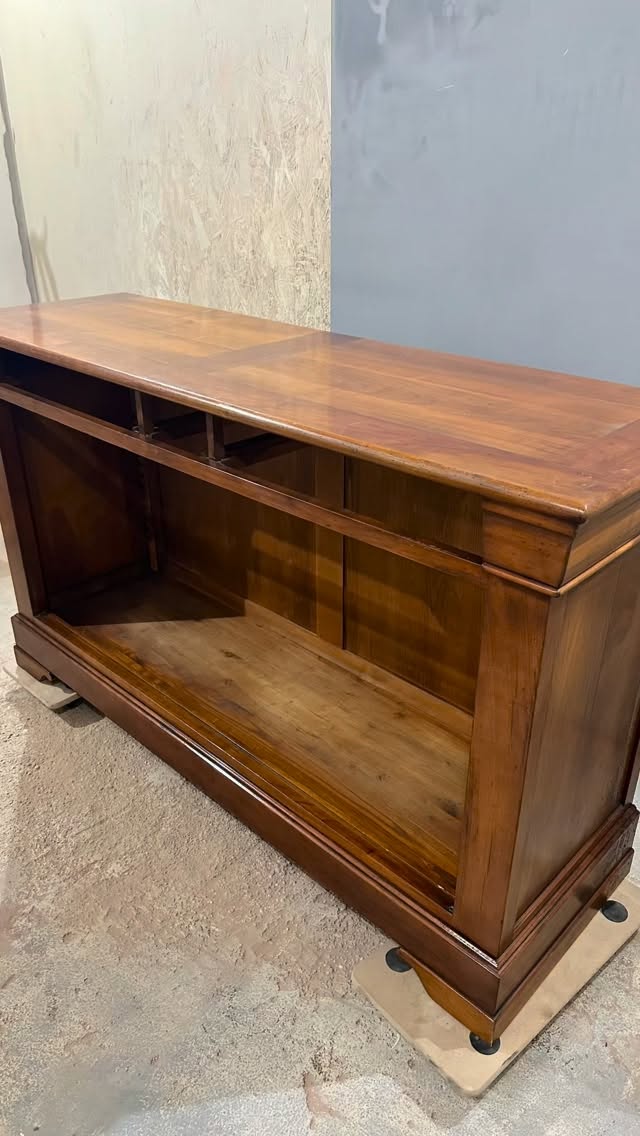 ✨ TRANSFORMATION CHOC ! ✨
Regarde bien ce buffet en merisier…
➡️ De vieux, foncé et fatigué
à
➡️ Clair, naturel et totalement rajeuni grâce à l’aérogommage 😍
On dirait deux meubles différents !
🪵💨 La magie du décapage tout en douceur #aerogommage #bois #fyp