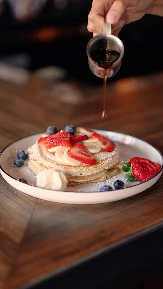 Go ahead… stare. We don’t blame you. 😉
🍓🥞 Syrup never looked so seductive. Weekend plans? Handled.
We’re now on @opentable. Book reservations for our bottomless brunch!
#StickySituation #BrunchCrush #AstoriaEats #PomeroyPancakes #pancakes #bottomlesbrunch