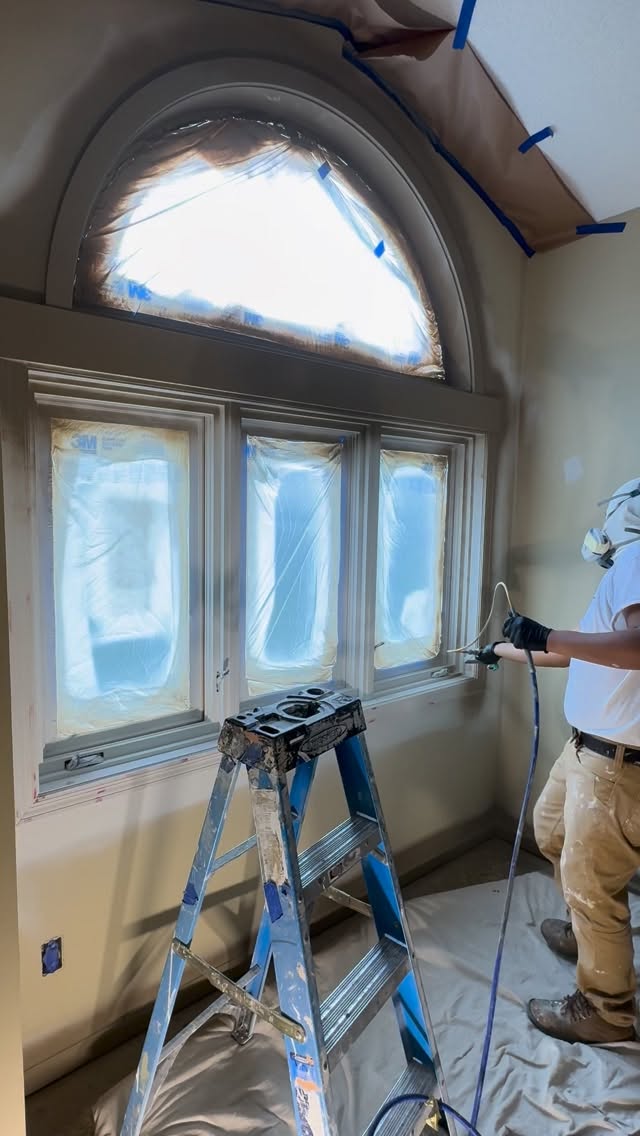 Spraying some Benjamin Moore Advance 👌
#mnpainter #benjaminmoorepro #gracogx19