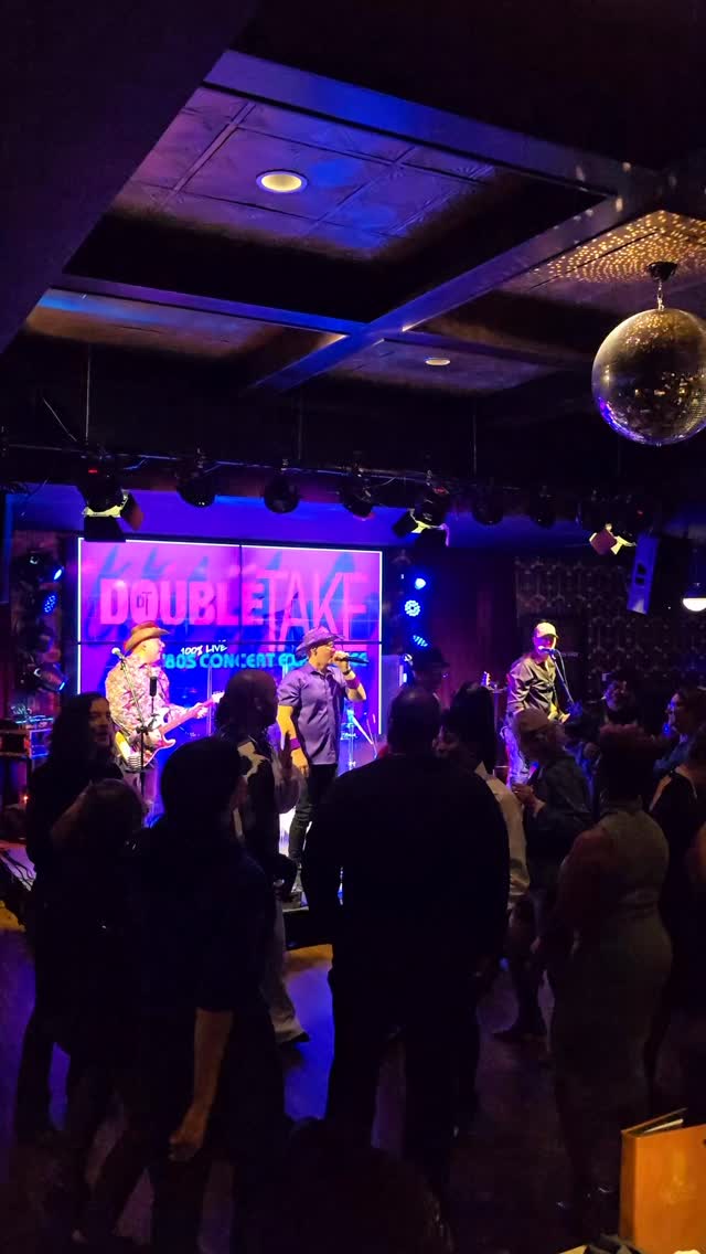 A little “Ice Ice Baby” from @roaring.social Decatur! Such a fun night! #80s #concert #vanillaice #decatur