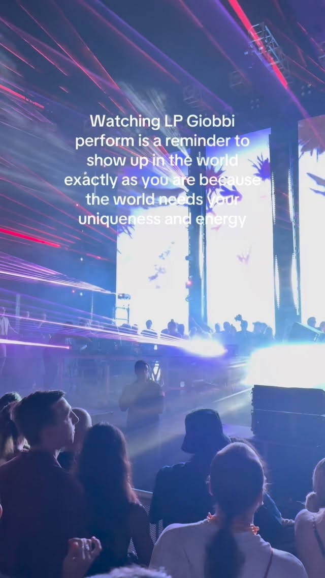 @lpgiobbi performed her new release “Figure It Out” at @artwithmemiami 💛
@zamna.music @artwithmelife
#artbasel #artbaselmiami #edm #betruetoyou #lpgiobbi #femaledj