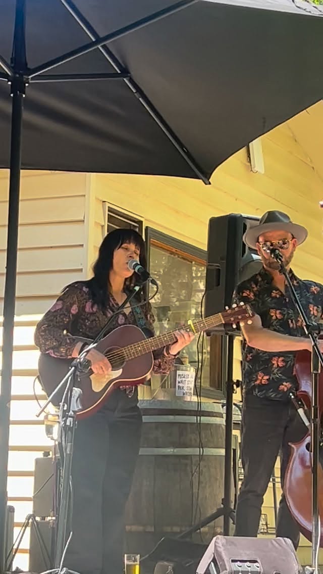 Oh @joyceprescher you are spoiling us today. ❤️ Thank you, Craig+duncan for making the hike back up. What a splendid afternoon. TIL 5pm.
#supportlivemusicvenues #supportoriginalmusicians #bestbeergarden