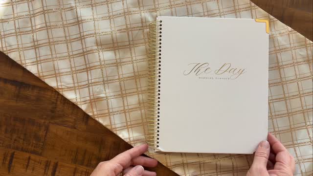 What’s in The Day Wedding Planner? Two years of undated monthly and daily calendar pages (with fun stickers) followed by all things wedding planning- engagement, engagement party, wedding registry, one-year month by month timeline, budget breakdown, guest list, bridal shower, wedding planning tips & tricks, wedding day contact info, supply bag, vendor info and questions, and so much more! But, just like your favorite dress; IT HAS POCKETS!!! 🙌🏼