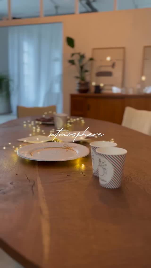 Wahnsinn das war einfach der pure weihnachtszauber heute. Danke für jede Familie , die bei mir war und auch die den Weg sogar bis aus München zu mir auf sich genommen hat!
Während die Bilder hochladen gehe ich duschen und lass alles Revue passieren. Kinder die ich vom Baby Alter kenne sind plötzlich junge Buben. Kleine Mädels sind kleine Damen und jede einzelne Familie berührt auch heute noch mein Herz mit ihrer eigenen Geschichte. Heute hat mich Weihnachten soweit gehabt. So fühlt sich Weihnachten an.
Merry Christmas everyone!
Und der größte Dank geht mir an meine Mama die sich so liebevoll um all meine kleinen und großen Kunden gekümmert hat! ❤️
#weihnachtenstehtvordertür #weihnachtenmitkindern #fotografaugsburg #fotografinmünchen #christmasiscoming