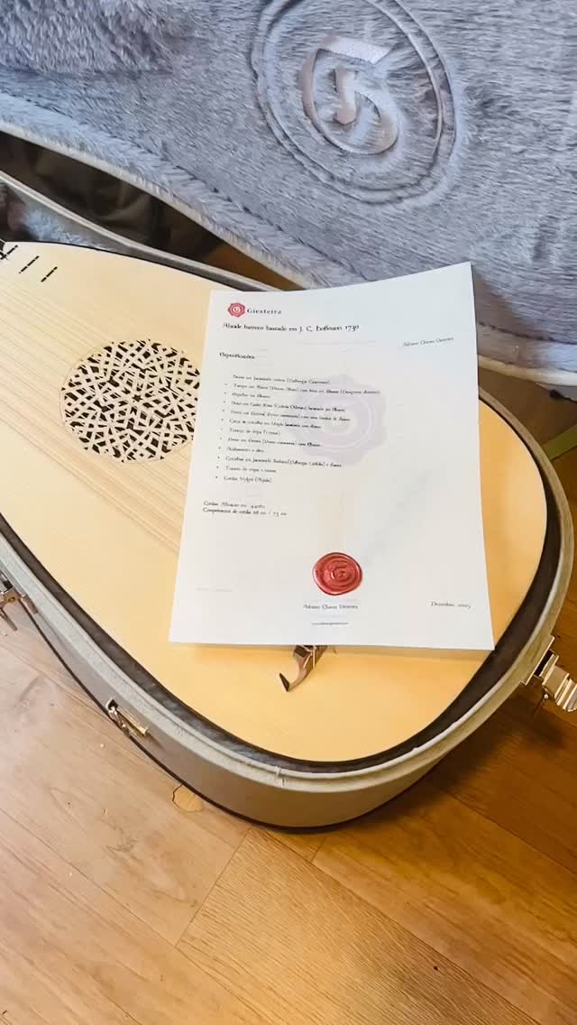Bari que Lute J.C. Hoffmann 1730
#historicalluteconstruction #luteriaufpr #earlyinstruments #periodinstruments #baroquelute #earlymusic #imperialrosewood #spruce #teorba #archlute #renaissancelute #renaissancemusic #arquialaude #alaudebarroco