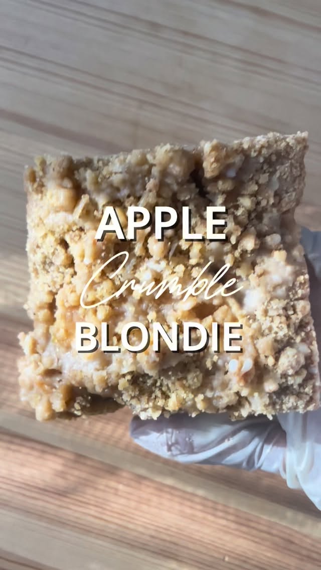 The dessert that’s requested all year round, but only comes out once the festive season kicks in!
Apple crumble blondie, an experimental bake that’s turned into a fan favourite 🥰
Link in bio to order on the Xmas menu.