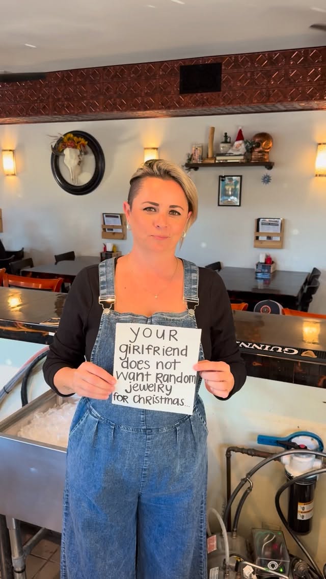 Just give her what she really wants 😏🤣
Better yet...we have a gift card special going on from NOW until Christmas Eve! ✨🎄 For every $100 purchased in gift cards, get an extra $20!
Happy Holidays Copper Kings Fam ✨❤️
@huddular being too tall to hide behind the bar is sending me 😭🤣
📍Copper Kings Burgers | North County, San Diego
.
.
.
.
.
.
#CopperKingsBurgers #BestBurgers #GourmetBurgers #JuicyBurgers #BurgerLovers #FoodieFinds #BurgerHeaven #HandcraftedBurgers #FoodiesOfInstagram #BurgerTime #GrillMasters #CheesyGoodness #TastyBurgers #BurgerAddict #EatLocal #Foodstagram #BurgerPerfection #MouthwateringEats #SmashBurgers #SanDiego #SandiegoEats #SDMagazine #bestof2025 #bestofsandiego #dontstopmenow #bestburger #bestrestaurant