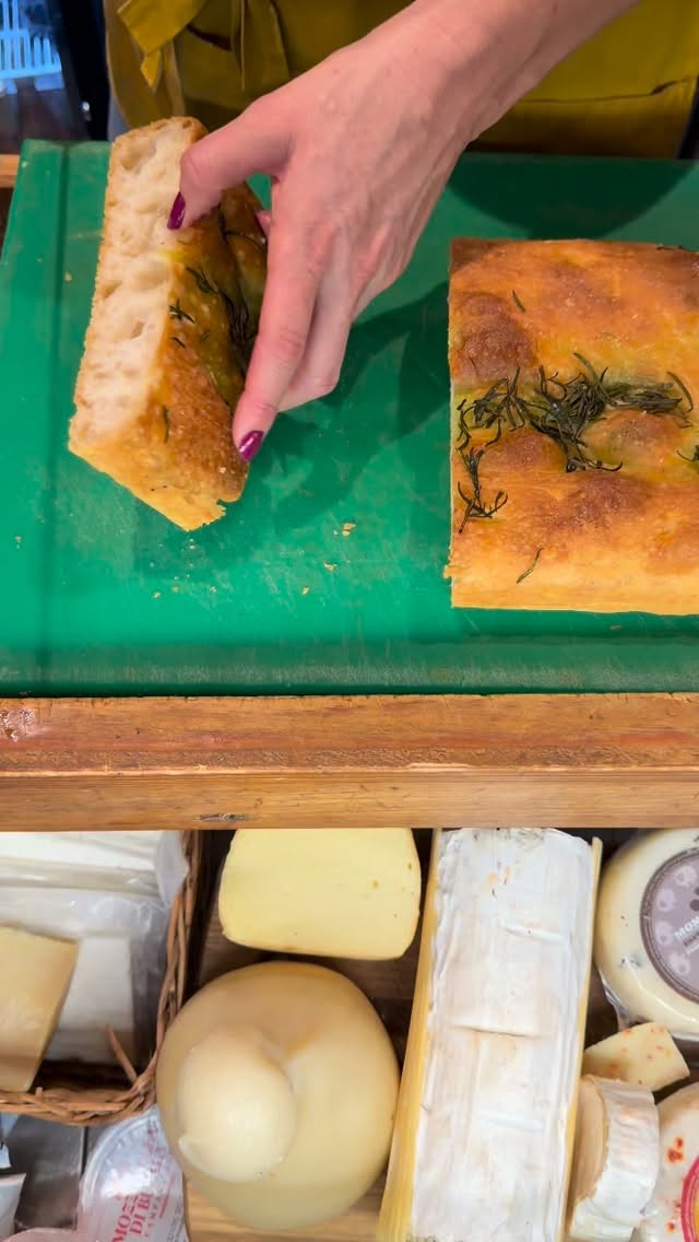 Hope everyone had a wonderful New Year’s Eve celebration ✨
We want to say a huge thank you to all of our customers who have been with us over the past year your support truly means everything to us.
We’re back open and ready to welcome you into the New Year. Come by, settle in, and start 2026 with good food, good company, and familiar faces. We can’t wait to see you 🤍
#londondeli #kensalrise #italianfood