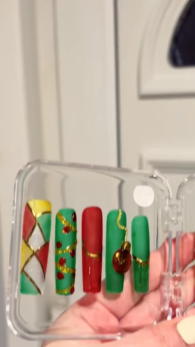 Finally getting round to posting these hand painted stained glass Christmas press on nails with 3D bauble and Christmas tree nail art. I went for something a bit different with these and they turned out stunning 😍 www.nailartbyvicky.com #nailart #handpaintednails #nailsnailsnails #christmasgiftideas #CreativeNails #gelxnails #pressonnails #Christmas #handpainted #christmasnails