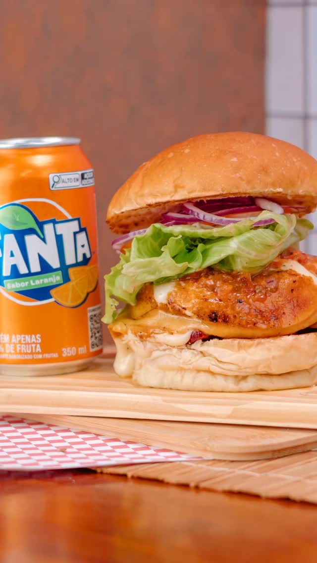 O SEU SEXTO SENTIDO ESTÁ TE CHAMANDO! 🕷️
Sabe o que é melhor que ser salvo por um herói?
Salvar a sua noite com essa maravilha que é a cara da riqueza! 💰
Dá só uma olhada nesse vídeo:
Essa suculência...
Esse queijo escorrendo...
Essa montagem digna de um QG!
É o poder do sabor na palma da sua mão (e depois na sua barriga).
O tempo está acabando! Não deixe a fome vencer essa batalha. Ja marca seu amigo que tá te devendo esse burgão maravilhoso.
Clica no link da bio e garanta o seu antes que ele vire lenda!
➡️ Ou nos chame no WhatsApp 19 98132-3221
#HamburgueriaTematica #SuperBurguer #PowerFood #MelhorHamburguerDaCidade #InstaFood #Delivery #HoraDoLanche #VemPraBurgueria #TematicaSuperHerois