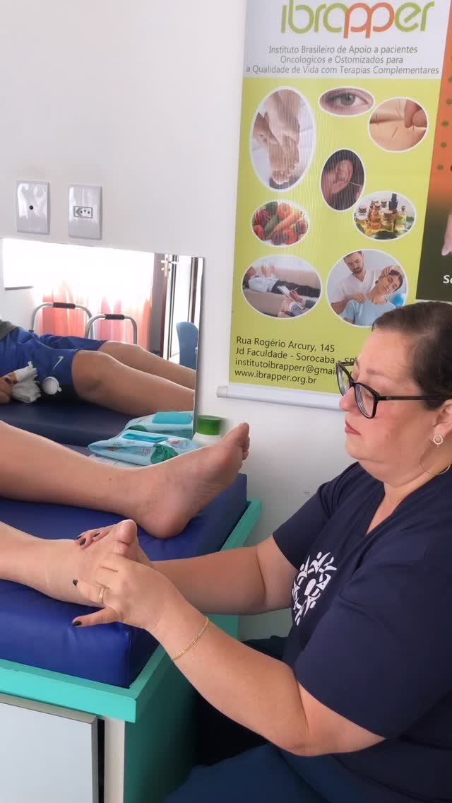 O caso do Sr. João demonstra o valor da Reflexoterapia com o acolhimento e tratamento complementar, essencial na reabilitação pós-AVC.
O principal benefício da Reflexoterapia para esta patologia é sua capacidade de atuar como uma ferramenta não-invasiva de neuromodulação potencializando toda área cerebral!
OBS:
Sr João nesses anos que está sendo atendido, veio através um câncer receber a reflexoterapia
Os resultados foram satisfatórios e ele não quer deixar de receber a reflexoterapia.