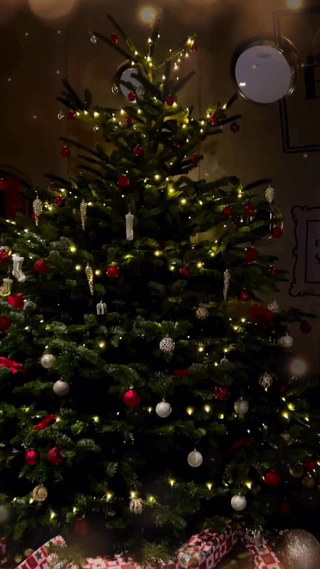 ✨Eugen21 is glowing in all its winter sparkle! ❄️ The holiday season has arrived, and we’re ready to make it special. Are you ready to celebrate with us at the Christmas party? Let’s toast to a magical festive season together!
#winterglow #Euegn21 #fstiveseason