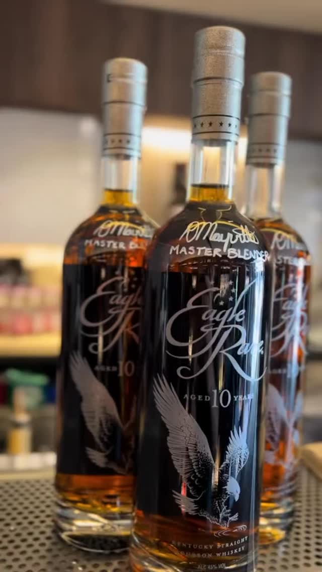 We were lucky enough to host Drew Mayville, master blender for Sazerac, in Singapore again this year. Always an amazing opportunity to discuss and taste bourbon with someone who has spent over 20 years blending at Buffalo Trace Distillery, and thanks to all the venues for hosting our bourbon masterclasses with Drew.
Until next time Drew…