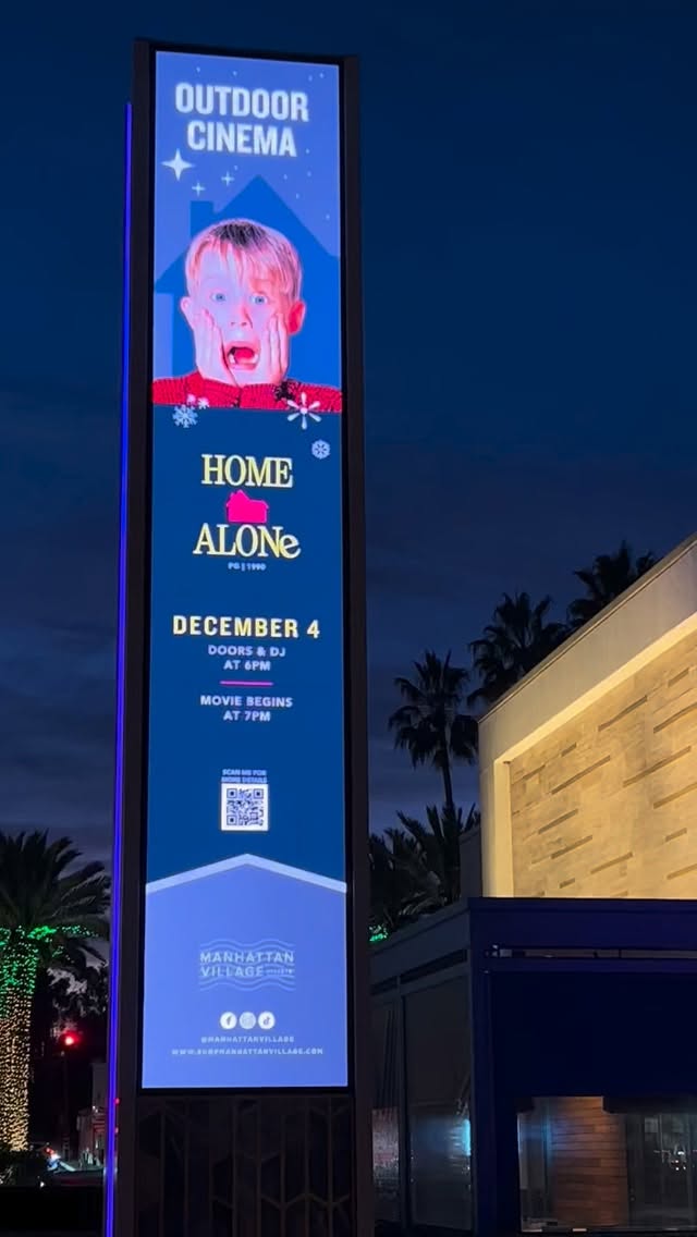 Holiday magic at @manhattanvillage for our Home Alone screening! 🎄🍿So much fun and all the Christmas cheer!🎬