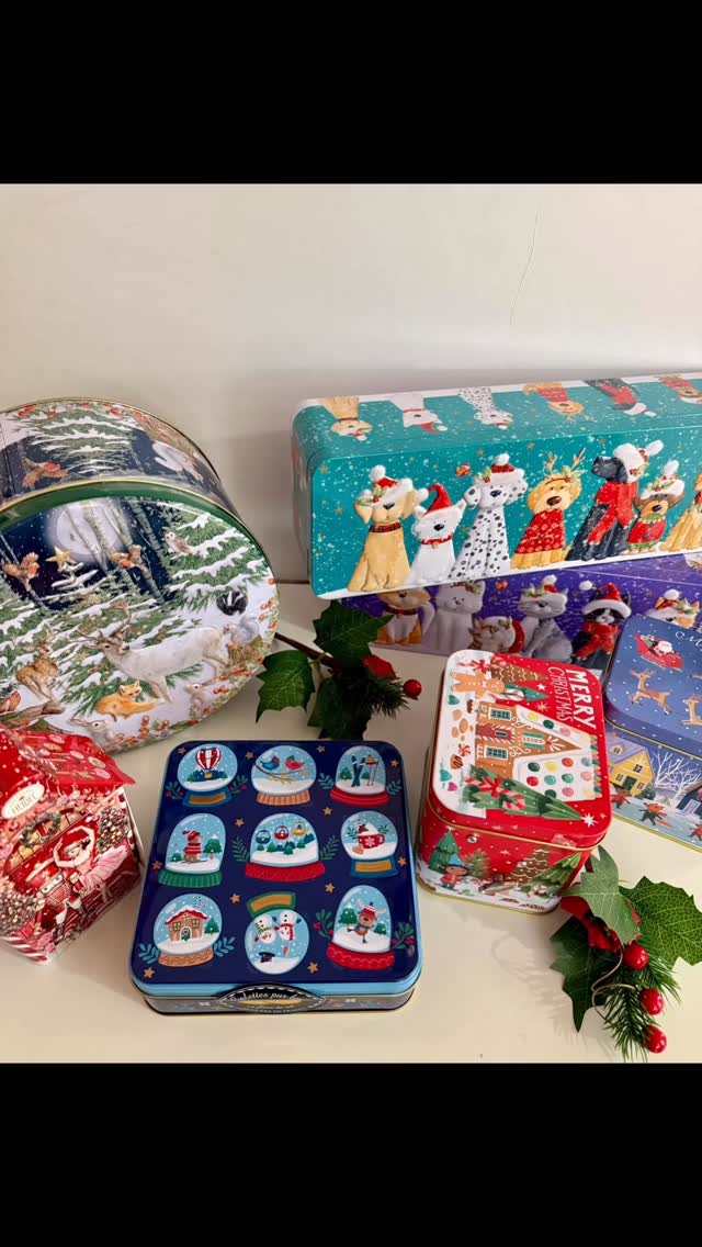 Le nostre deliziose scatoline natalizie in latta ♥️
.
.
Per un regalo originale e goloso……collezionale tutte!
@premieres_srl