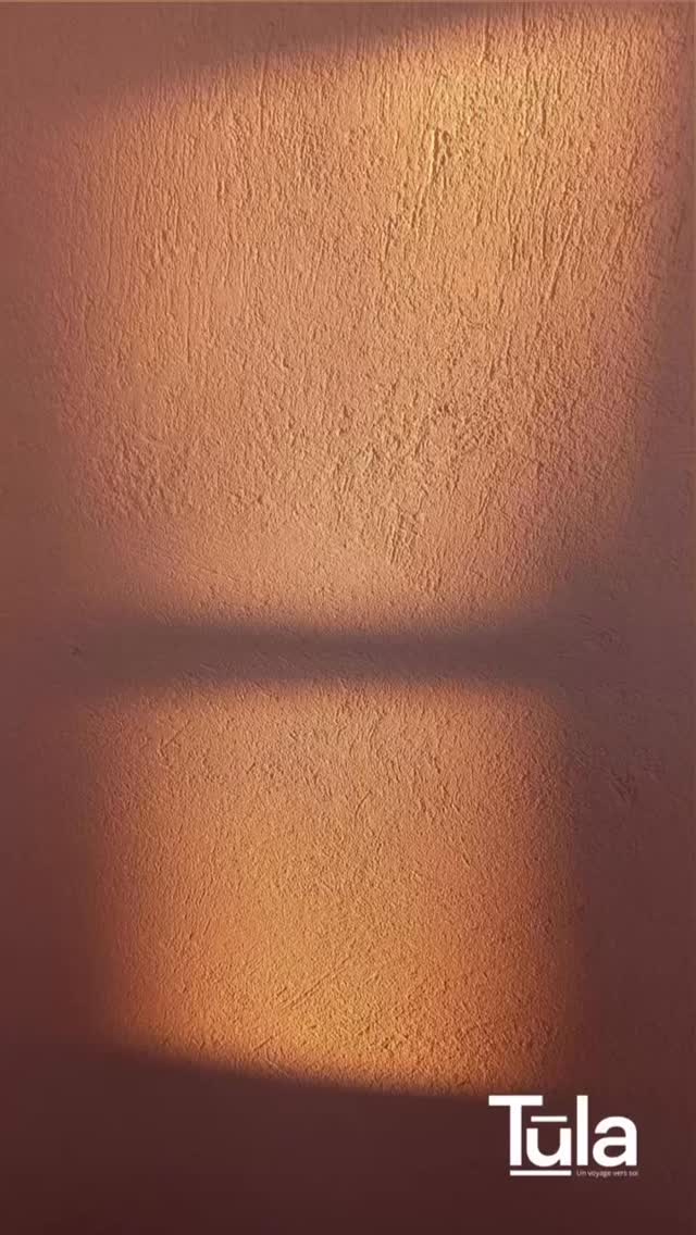 TŪLA - Février 2026. Johannesburg.
Un voyage pensé pour ralentir, respirer, se retrouver.
Neuf jours hors du bruit, pour revenir à ce qui compte vraiment.
Un cercle intime de femmes.
Des matins doux, des conversations qui libèrent,
des paysages qui ouvrent,
un rythme qui soigne.
Les inscriptions ouvrent bientôt.
Commente “TŪLA” pour recevoir les infos en avant-première.🤍
•
•
•
#johannesburgsouthafrica🇿🇦 #johannesburg #voyage #foryou #viralreels #travelafrica #southafrica #visitsouthafrica #meetsouthafrica #southafricatravel
#discoversouthafrica #southafricanlife #southafricalove
#johannesburg #thisisjoburg #joburglife #joburgcity #visitjoburg
#johannesburgsouthafrica #joburgdiaries #johannesburglife
#soweto #sandton #maboneng #rosebank #gauteng