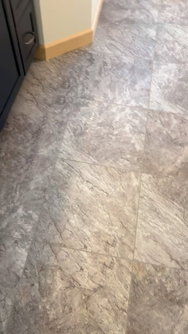 Life is good, and so is this shower featuring our frameless glass 🤩
#bathroomremodel #bathroominspo #showerglass #glassshower #rainshower #homedesign #herringbonetile #renovation #bathroomideas #glassshowers #showerdesign