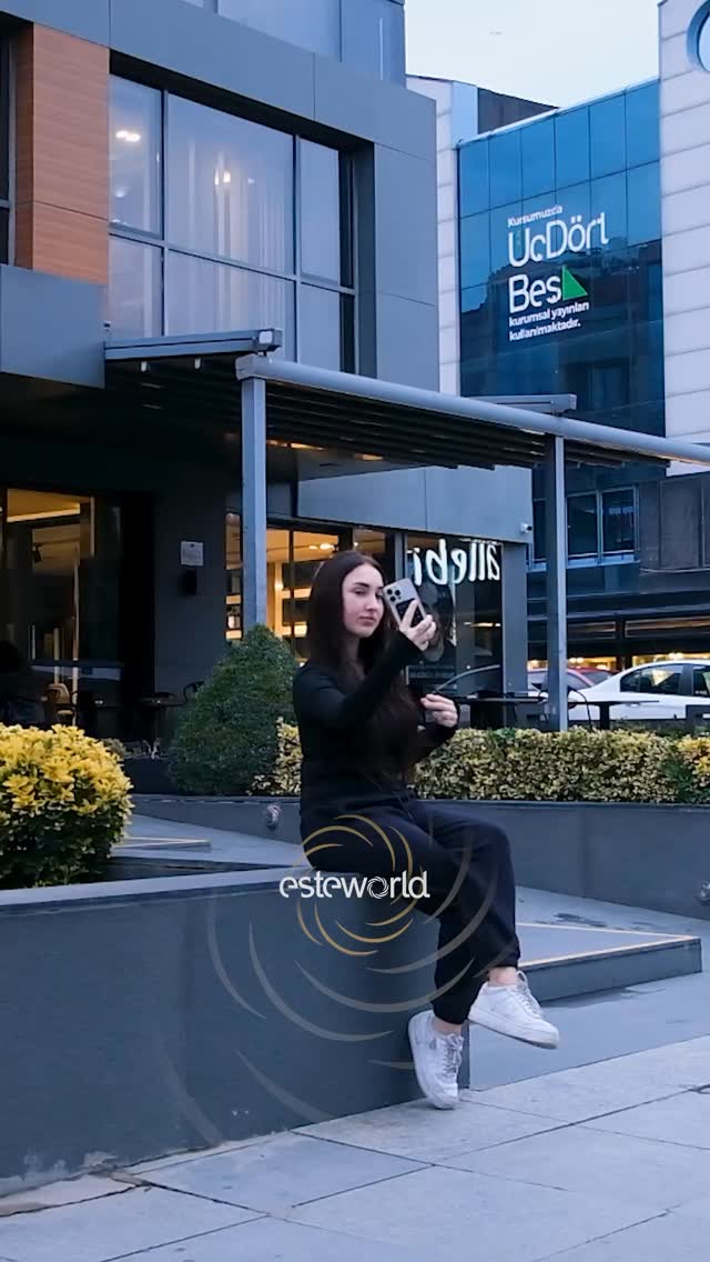 A páciens igényeinek felmérése, az archoz mért pontos tervezés, a harmónia kialakítása, na és az orvos szakértelme elengedhetetlen részei a műtéti folyamatnak.😉🥰
📩 Kérdésed van a folyamatról vagy a beavatkozásról? Írj nekünk privátban vagy jelentkezz konzultációra!
Írj üzenetet, és segítünk az első lépésektől a teljes átalakulásig! 💬💖
#esteworld #esteworldmagyarorszag #orrplasztika #piezo #nosejob #rhinoplasty