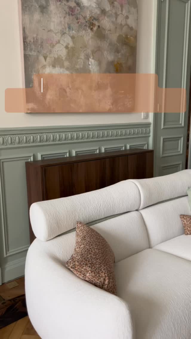 Who likes to see a black screen in the living room when they could see a beautiful frame?
No one
Especially me and I will do my best to find the best way to hide it in your space 😁
Comment ❤️ if you would like it in your living
#interiordesign #expatinlille #feelgoodhome