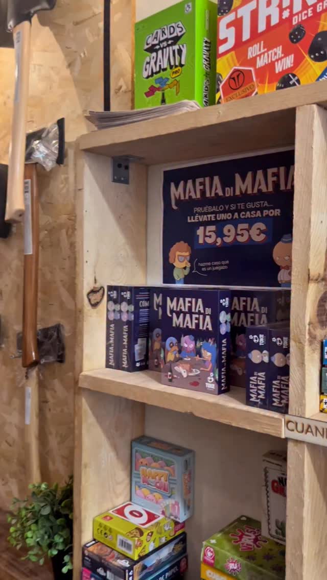 A veces tu voz interior te dice cosas raras…
Como “oye, ¿y si tirase este vaso al suelo que pasaría?” O “¿podré romper esto de un cabezazo?”
Y por lo general, recomendamos no hacer caso a esos pensamientos intrusivos, pero si tu cabeza (o alguien que casualmente pasa por ahí) te incita a comprar un Mafia di Mafia… quién somos nosotros para negarnos🤓
Si la mente habla, habrá que hacerle caso. 😏
#juegosdemesaenespañol #juegosdemesa #estudiocreativo #juegodemesa #juegomesa🎲 #mafiadimafia