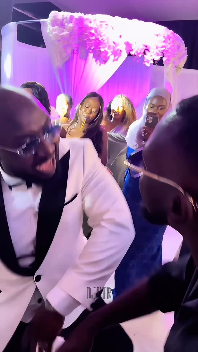 Entrée des mariés la piste s’enflamme
Côté d’ivoire Martinique Guadeloupe 🇨🇮🇲🇶
#mariage #dj #danse #djmariage